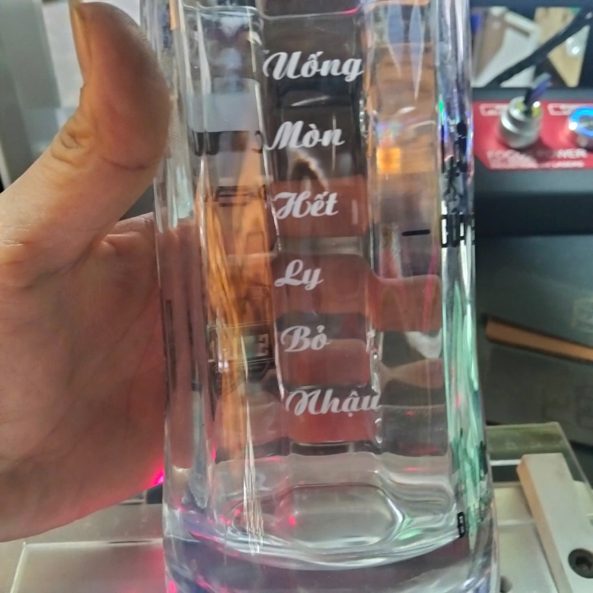 Khắc laser lên kính, thủy tinh